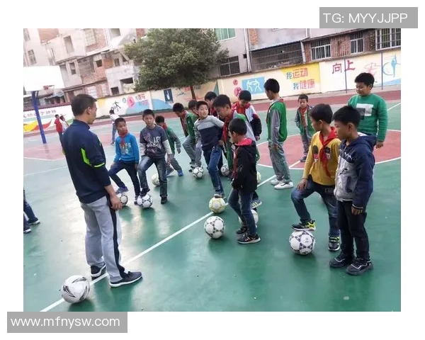我们的足球场怎么建设才能更好地服务社区和提升青少年足球水平